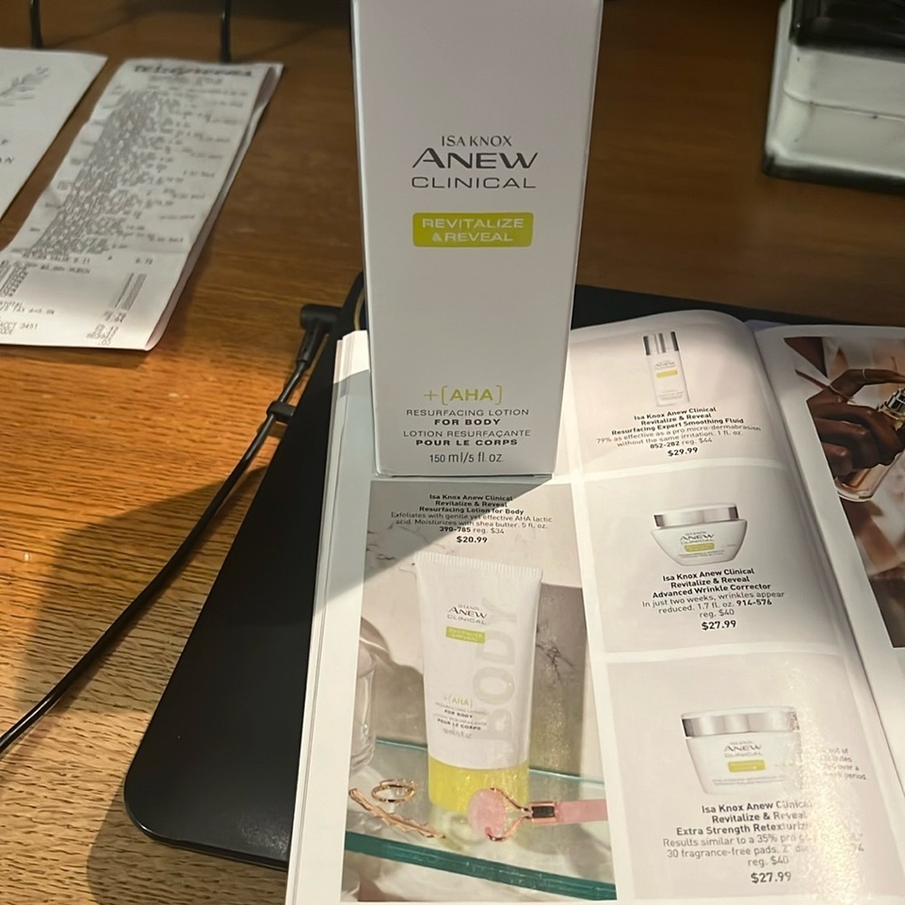 Avon Isa Knox clinical resurfacing body lotion